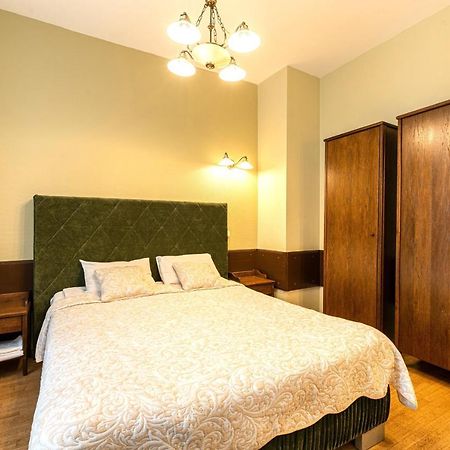 Palace Hotel Nyaszvizs Kültér fotó