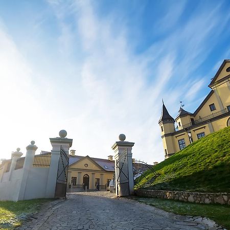 Palace Hotel Nyaszvizs Kültér fotó
