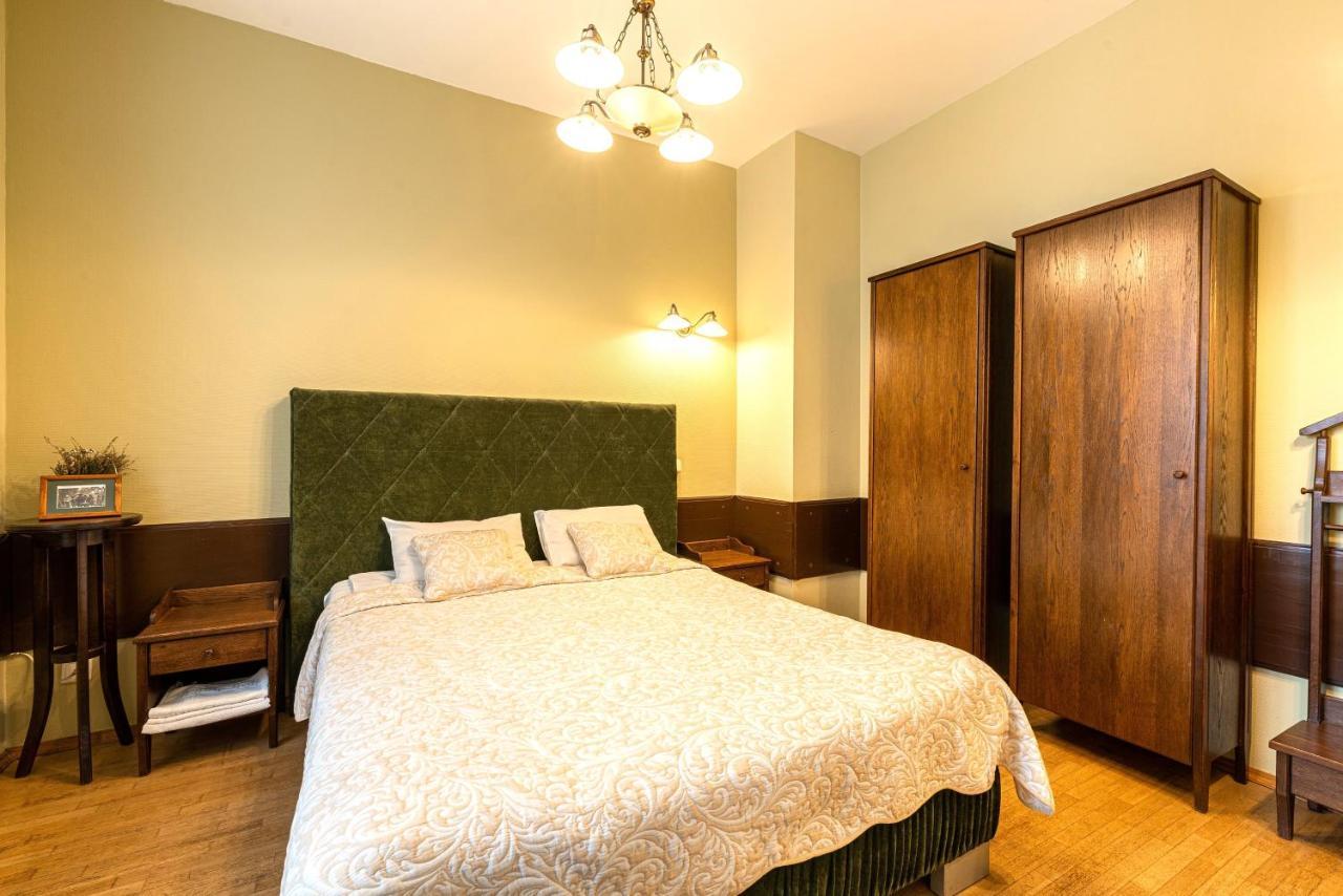 Palace Hotel Nyaszvizs Kültér fotó