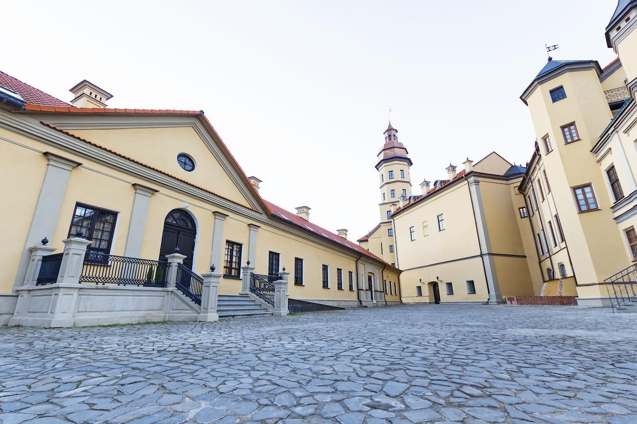 Palace Hotel Nyaszvizs Kültér fotó