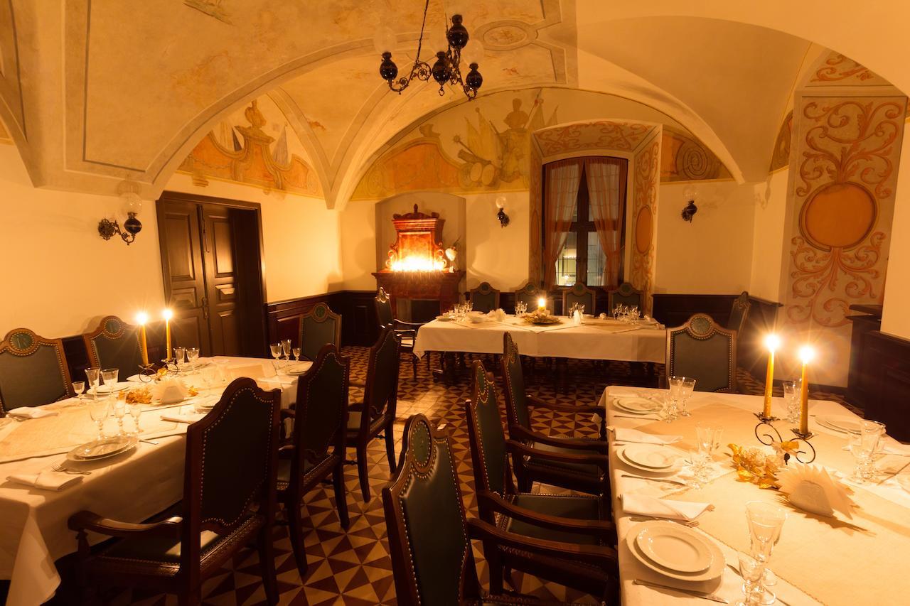 Palace Hotel Nyaszvizs Kültér fotó