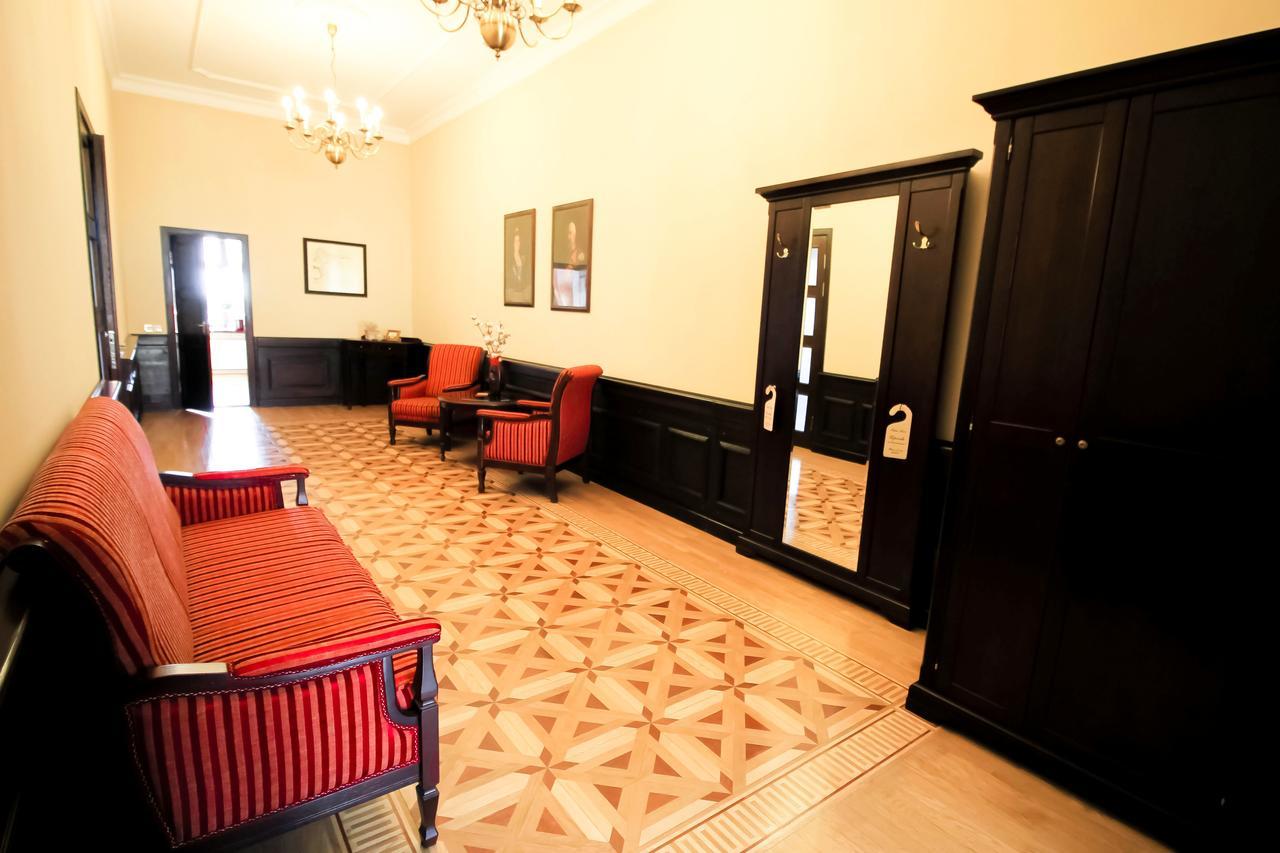 Palace Hotel Nyaszvizs Kültér fotó