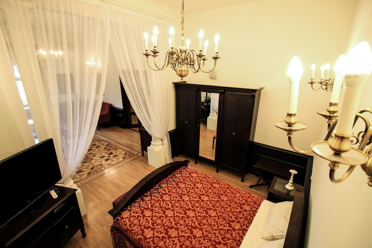 Palace Hotel Nyaszvizs Kültér fotó