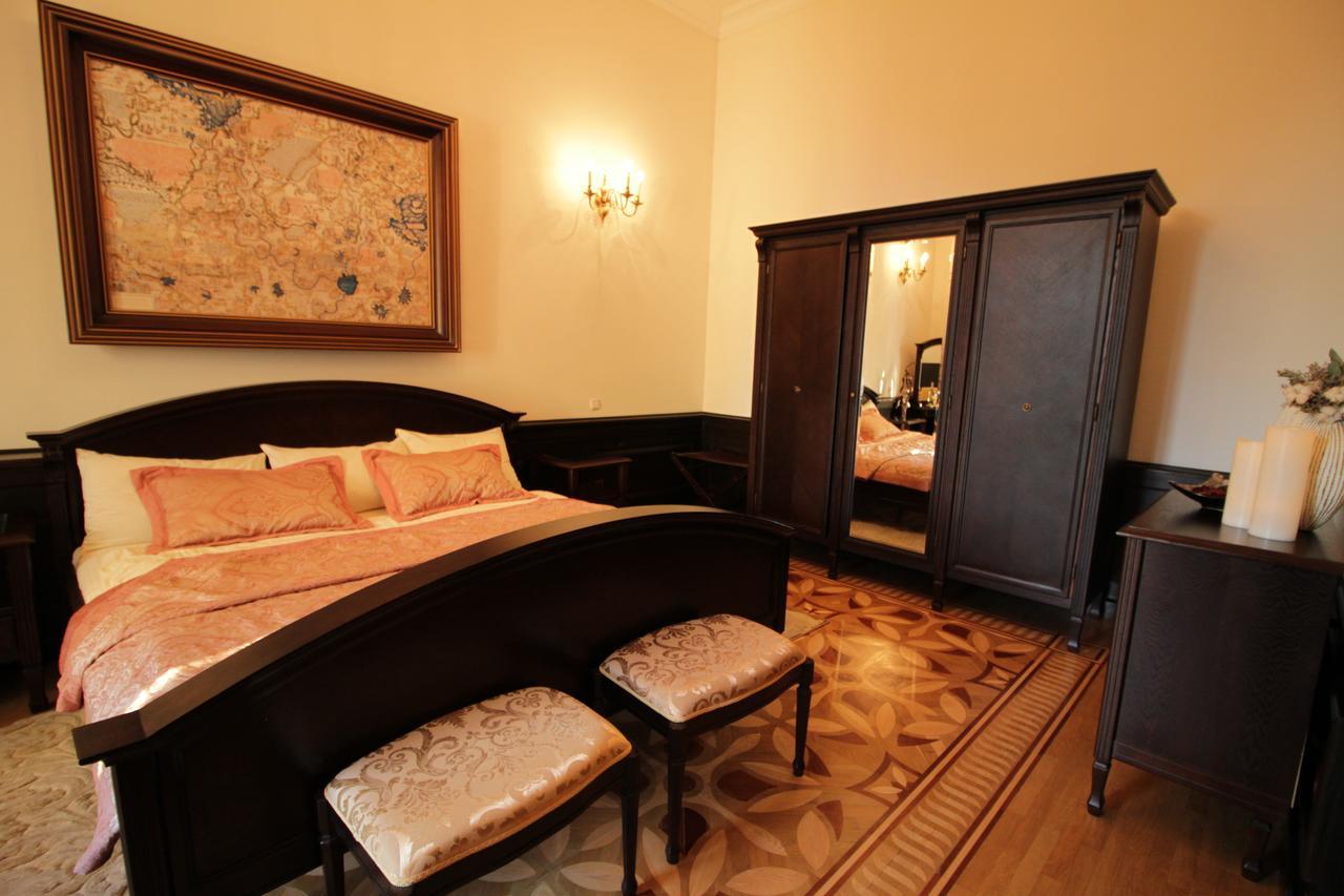 Palace Hotel Nyaszvizs Kültér fotó