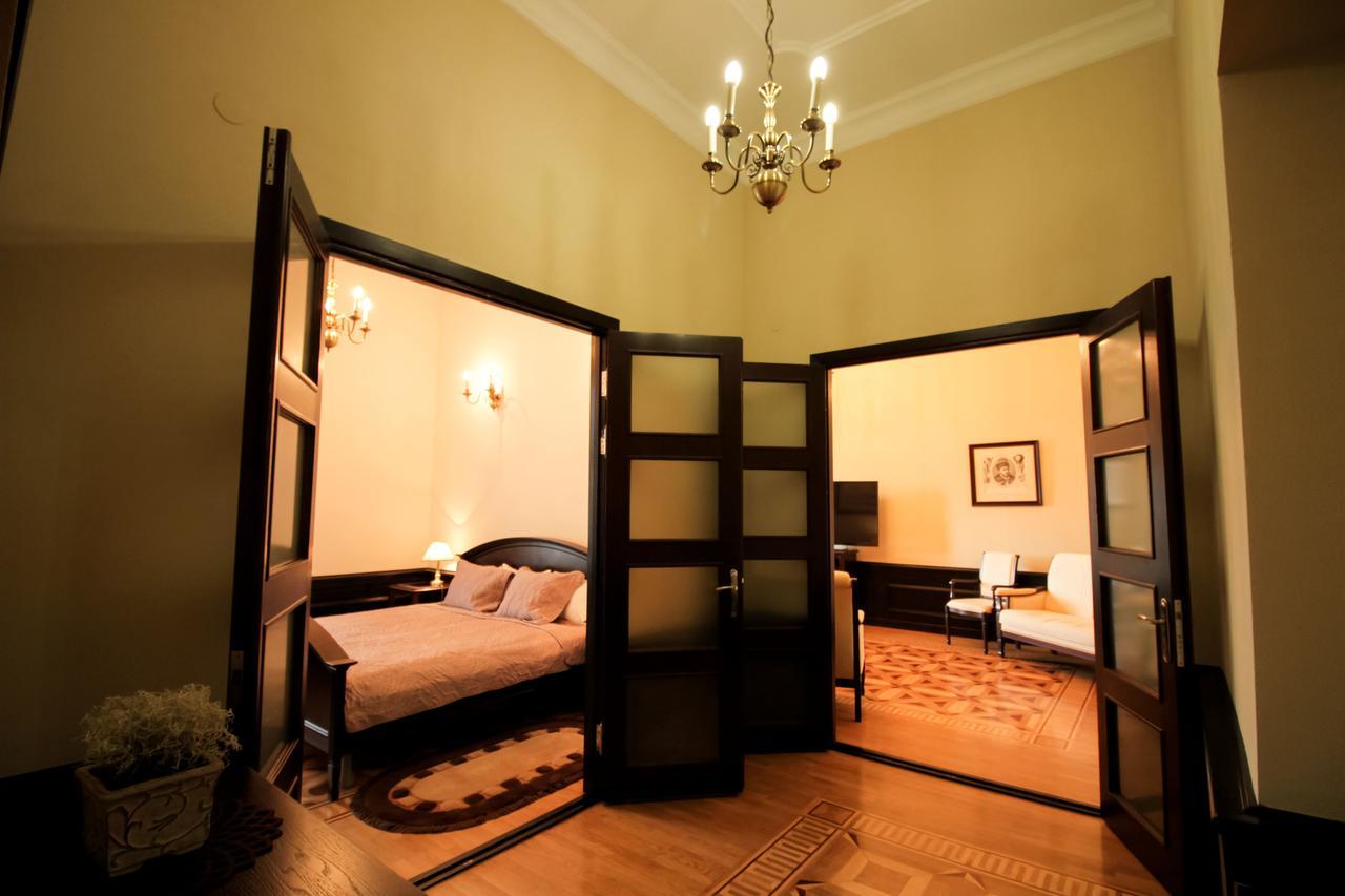 Palace Hotel Nyaszvizs Kültér fotó