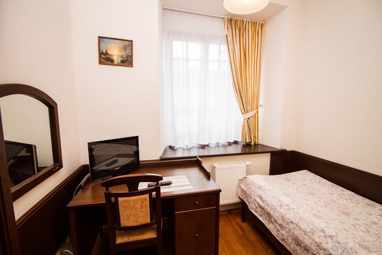 Palace Hotel Nyaszvizs Kültér fotó