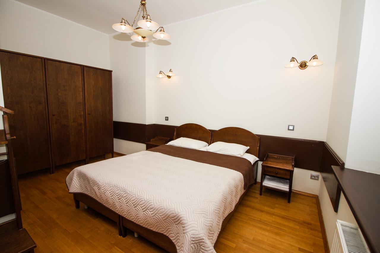 Palace Hotel Nyaszvizs Kültér fotó